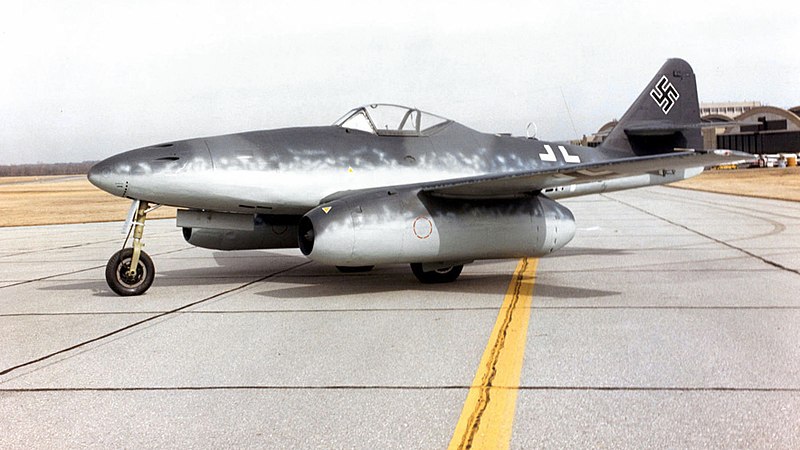 800px-Messerschmitt_Me_262A_at_the_National_Museum_of_the_USAF.jpg