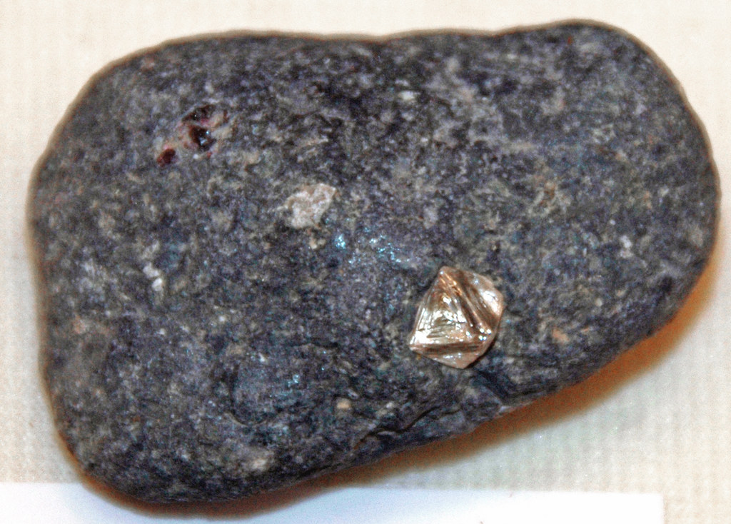 Diamond-in-kimberlite.jpg