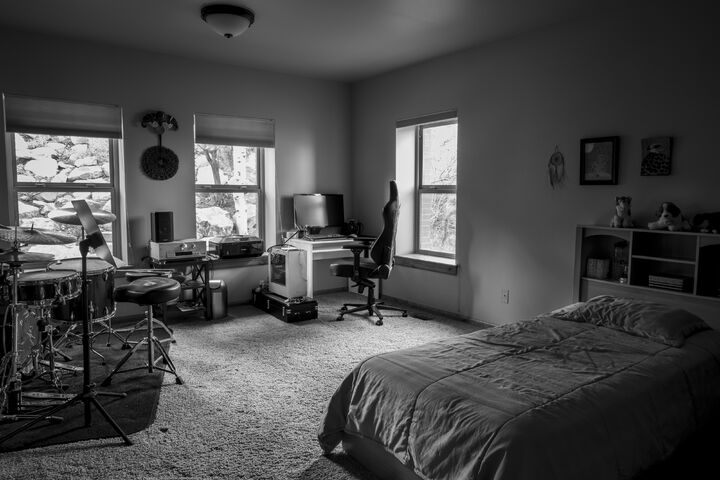 Alt Text describing image TK. This is a bedroom.