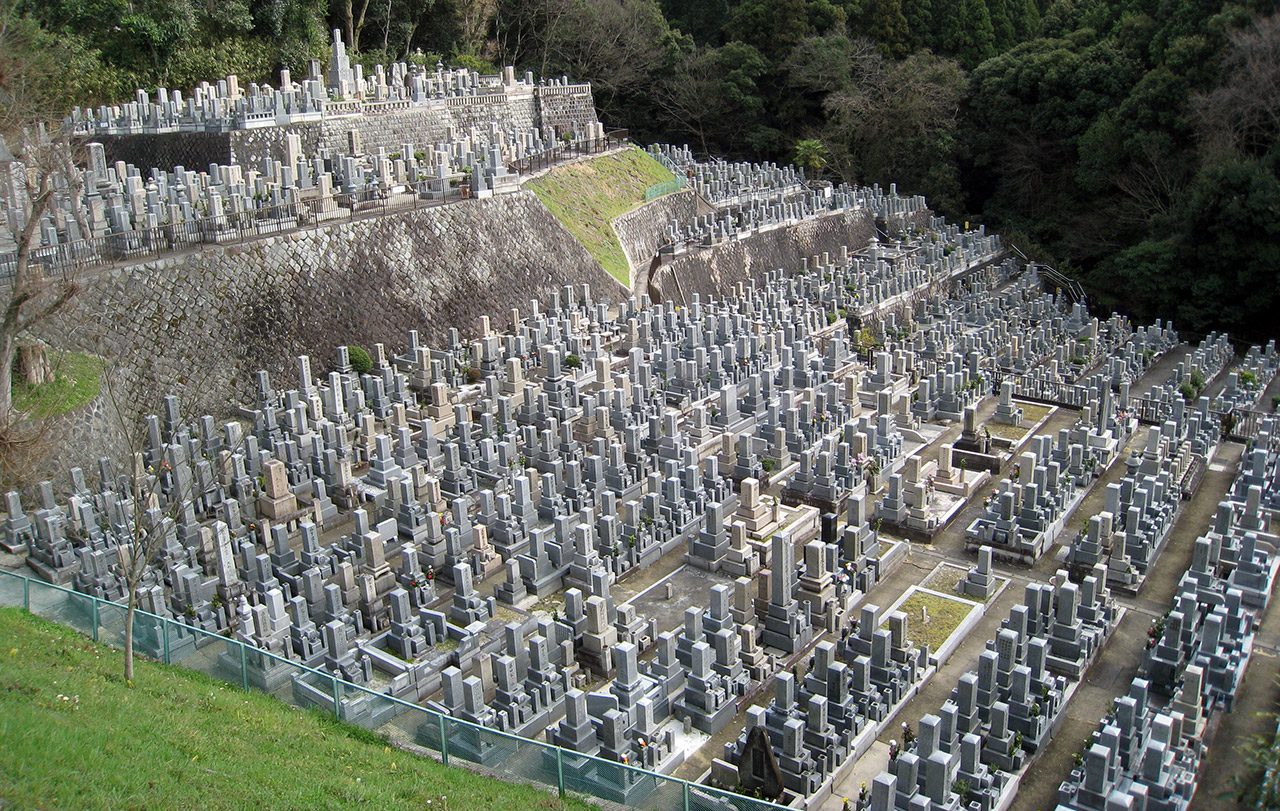japanese-graveyard-in-kyoto.jpg