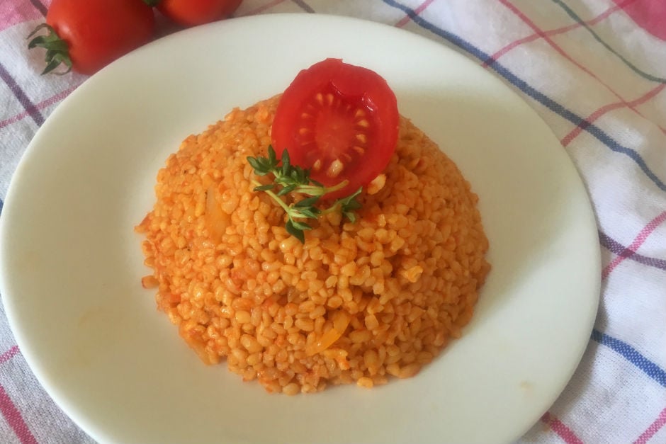 domatesli-bulgur-pilav-tarifi-yeni.jpg