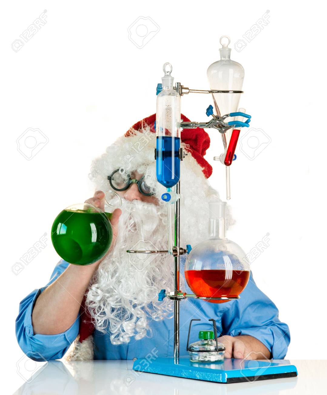 23727737-santa-claus-is-in-the-laboratory-with-flasks.jpg