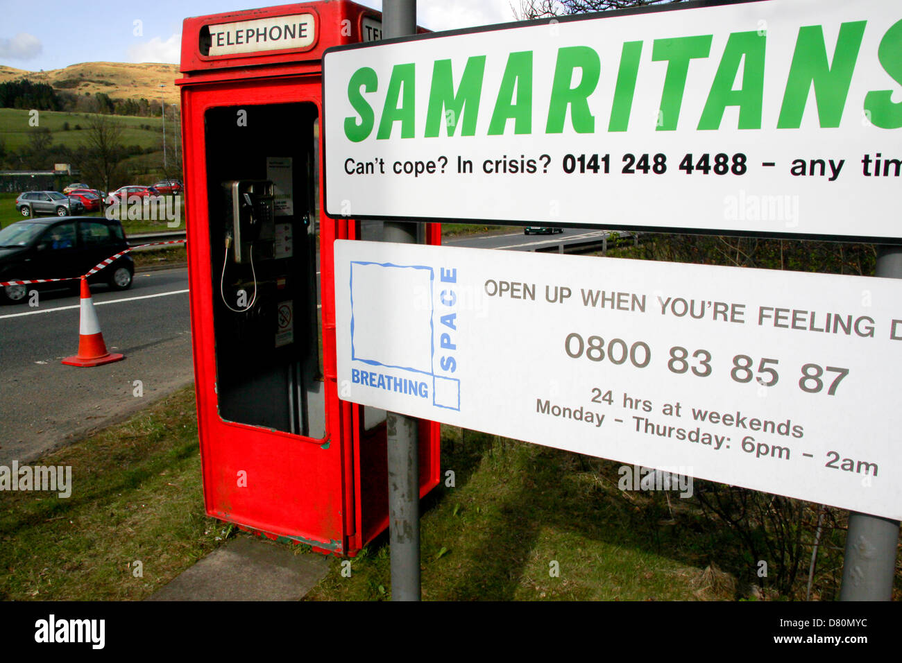 samaritans-and-breathing-space-help-lines-signs-beside-phone-box-at-D80MYC.jpg