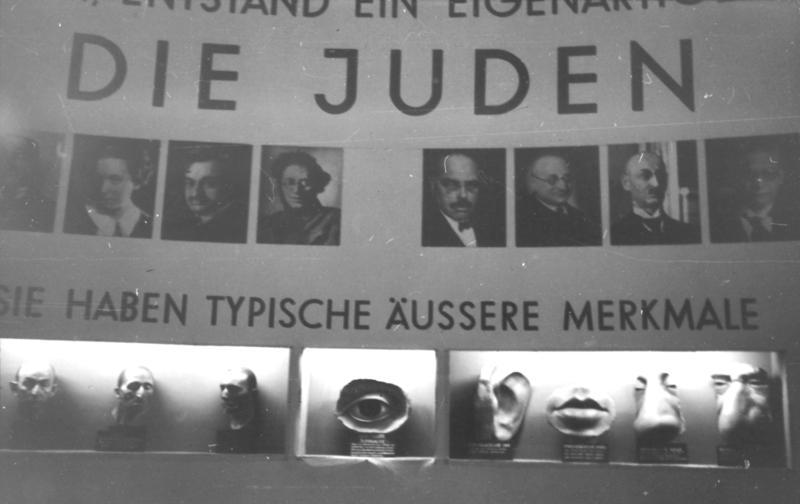 Bundesarchiv_Bild_119-04-29-38%2C_Ausstellung_%22Der_ewige_Jude%22.jpg