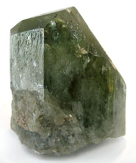 440px-Diopside-225169.jpg